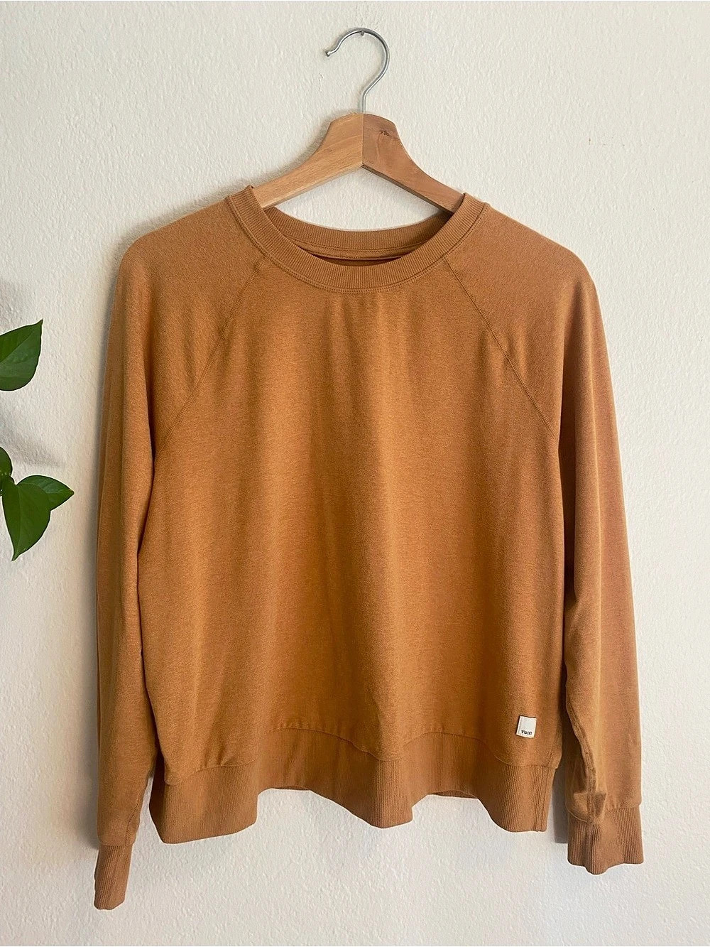 Vuori Halo Crew Pullover in Flax Heather Like New